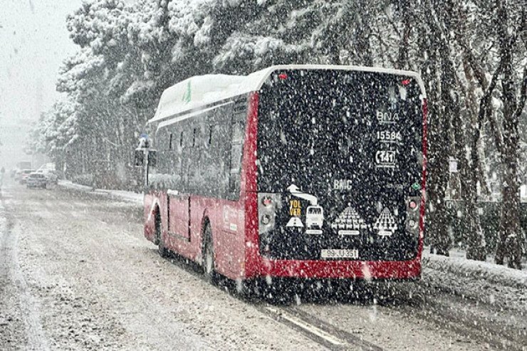 Sabah da Bakıya qar yağacaq, yollar buz bağlayacaq