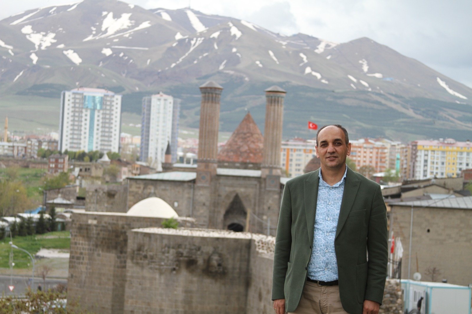 Küsen yatağını ayrı sersin…