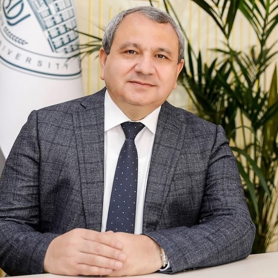 Bu gün Bakı Dövlət Universitetinin (BDU) əməkdaşlarının və tələbələrinin hər birinin dərin hörmətini və sevgisini qazanmış BDU-nun rektoru Elçin Babayevin 60 illik yubileyidir