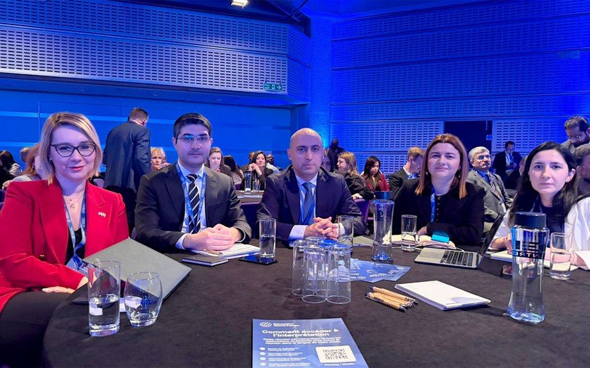 Emin Əmrullayev Londonda keçirilən 21-ci Dünya Təhsil Forumunda iştirak edir