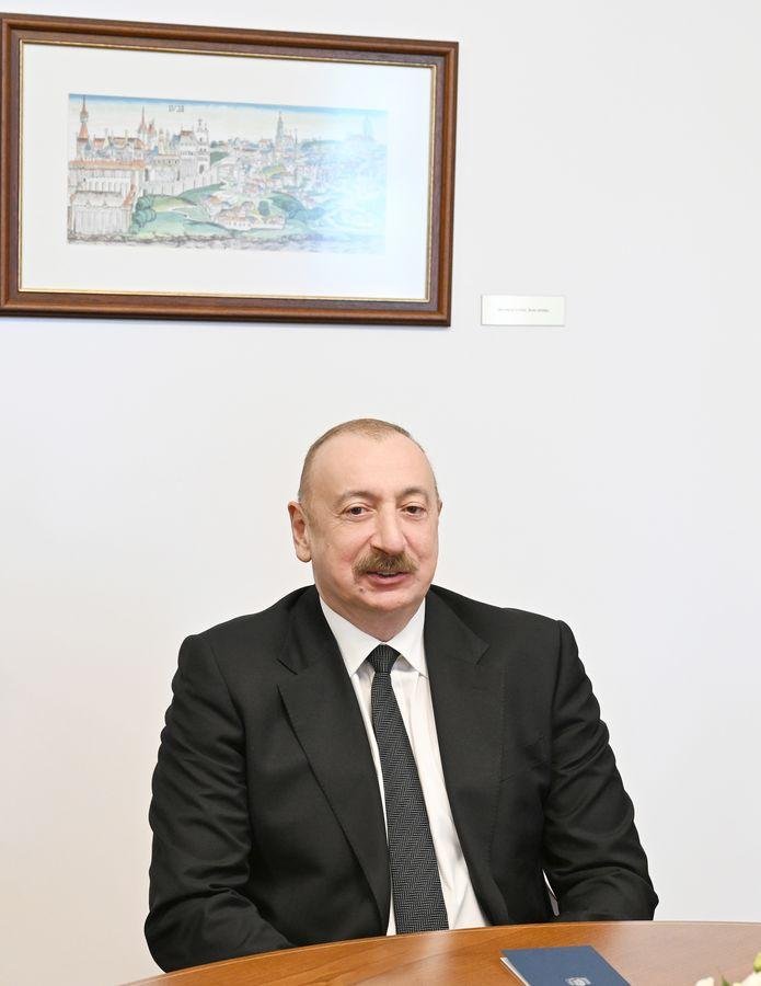 Azərbaycan Prezidentinin Budapeştdə Macarıstanın Baş naziri ilə məhdud tərkibdə görüşü olub