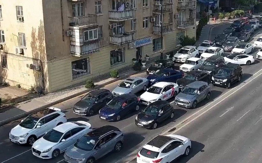 Bakının bir sıra yollarında tıxac yaranıb