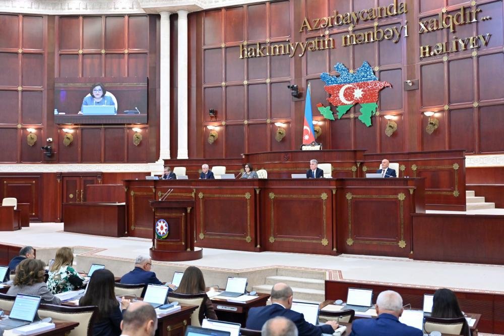 Milli Məclisin iclası başladı - Gündəlikdə 10 məsələ var