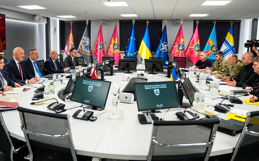Hakan Fidan Ukraynanın müdafiə naziri ilə görüşüb
