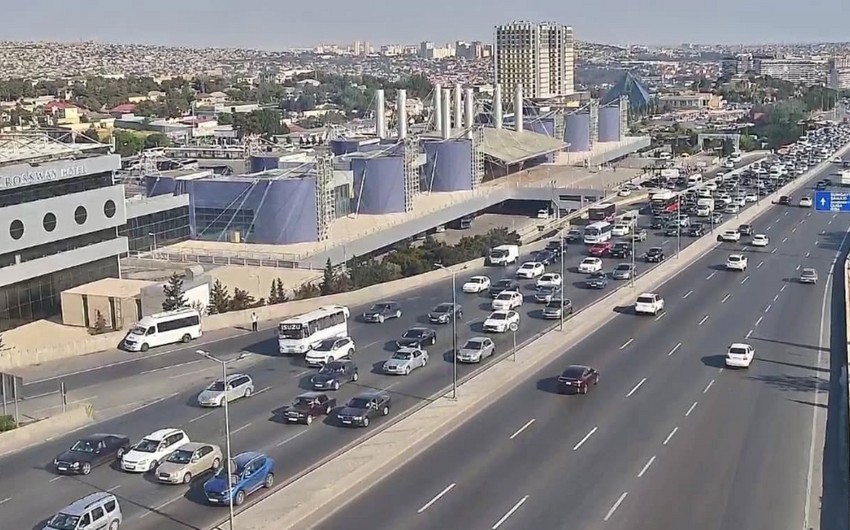 Bakının bəzi yollarında tıxac yaranıb – SİYAHI