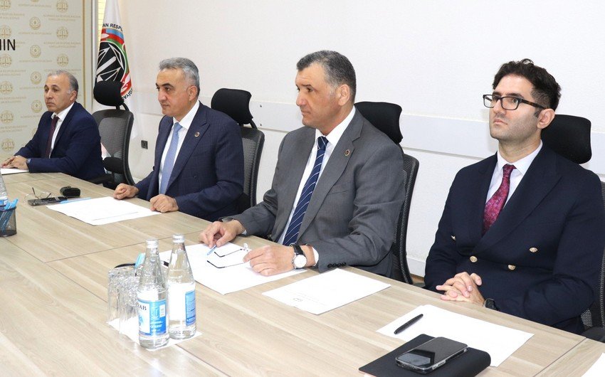 Vəkillər Kollegiyasının sədri vətəndaş qəbulu keçirib