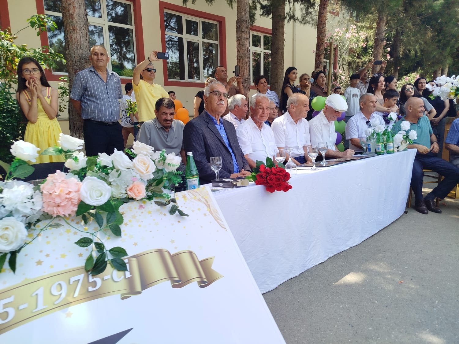 Şirvanda 10 nömrəli məktəbdə “Son zəng” və unudulmaz görüş: 50 il əvvəlki məzunlar məktəblərinə qayıtdı Şirvanda 10 nömrəli məktəbdə “Son zəng” və unudulmaz görüş: 50 il əvvəlki məzunlar məktəblərinə qayıtdı