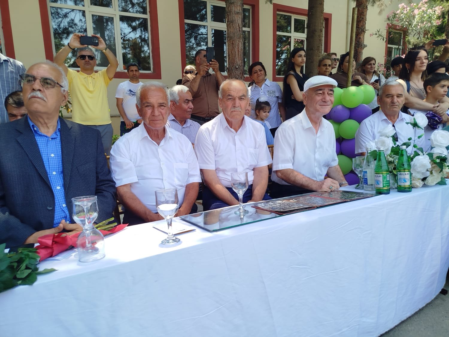 Şirvanda 10 nömrəli məktəbdə “Son zəng” və unudulmaz görüş: 50 il əvvəlki məzunlar məktəblərinə qayıtdı Şirvanda 10 nömrəli məktəbdə “Son zəng” və unudulmaz görüş: 50 il əvvəlki məzunlar məktəblərinə qayıtdı