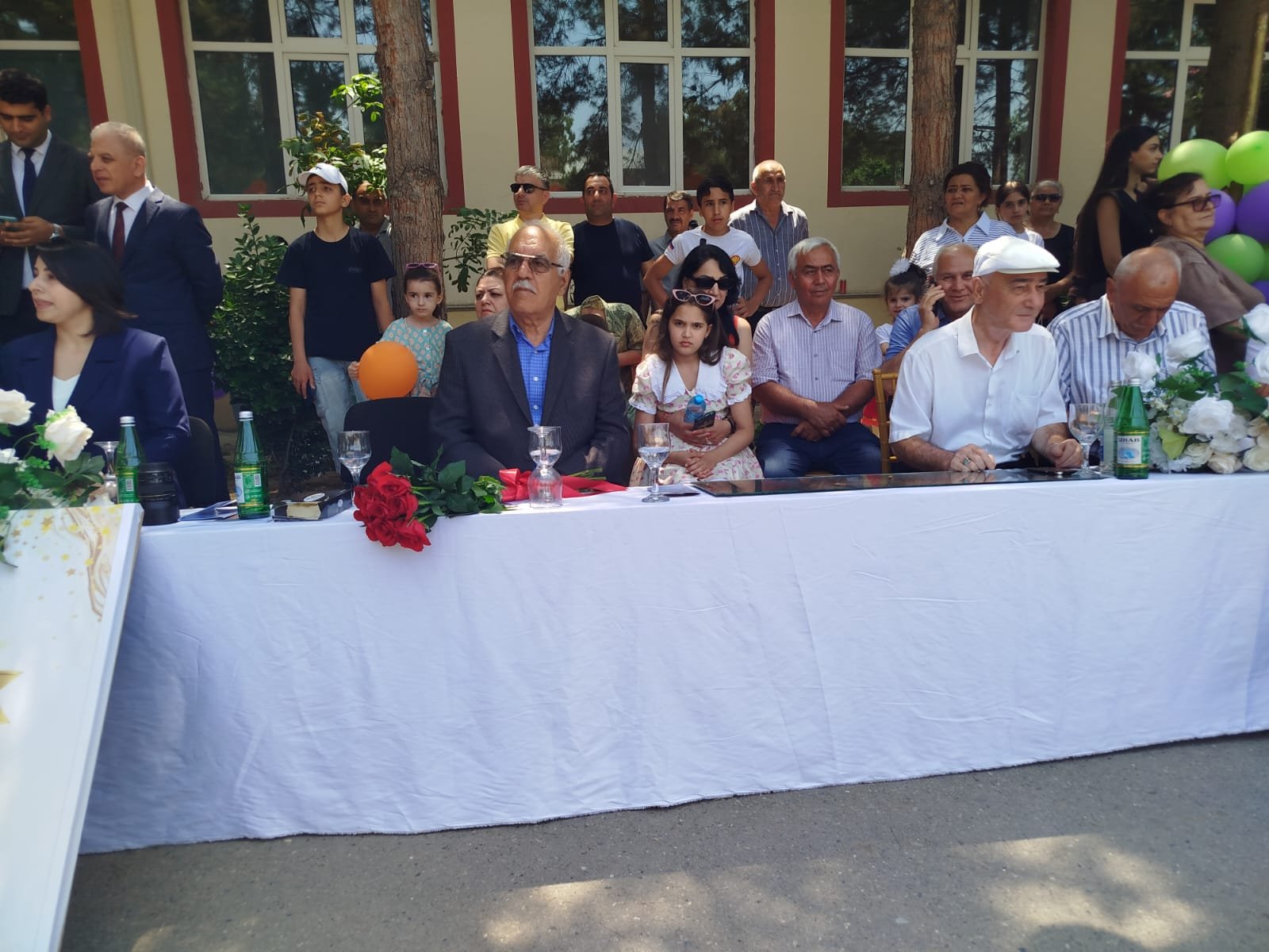 Şirvanda 10 nömrəli məktəbdə “Son zəng” və unudulmaz görüş: 50 il əvvəlki məzunlar məktəblərinə qayıtdı Şirvanda 10 nömrəli məktəbdə “Son zəng” və unudulmaz görüş: 50 il əvvəlki məzunlar məktəblərinə qayıtdı