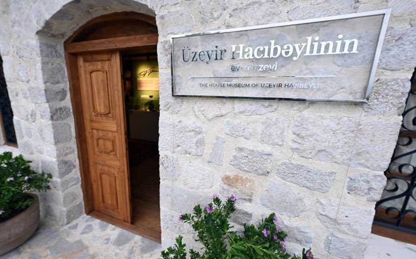Xarici diplomatlar Şuşada Üzeyir Hacıbəyovun ev-muzeyində olublar