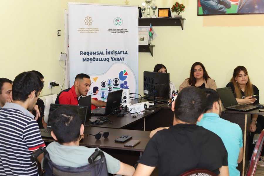 Rəqəmsal İnkişafla Məşğulluq Yarat" layihəsi çərçivəsində 8-ci SMM təlimi keçirilib - FOTOLAR