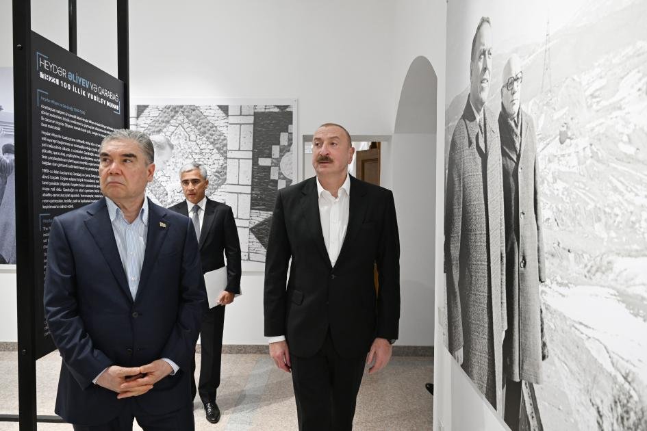 İlham Əliyev və Qurbanqulu Berdiməhəmmədov Şuşada “Heydər Əliyev və Qarabağ” sərgisi ilə tanış olublar İlham Əliyev və Qurbanqulu Berdiməhəmmədov Şuşada “Heydər Əliyev və Qarabağ” sərgisi ilə tanış olublar