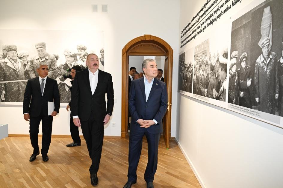 İlham Əliyev və Qurbanqulu Berdiməhəmmədov Şuşada “Heydər Əliyev və Qarabağ” sərgisi ilə tanış olublar İlham Əliyev və Qurbanqulu Berdiməhəmmədov Şuşada “Heydər Əliyev və Qarabağ” sərgisi ilə tanış olublar