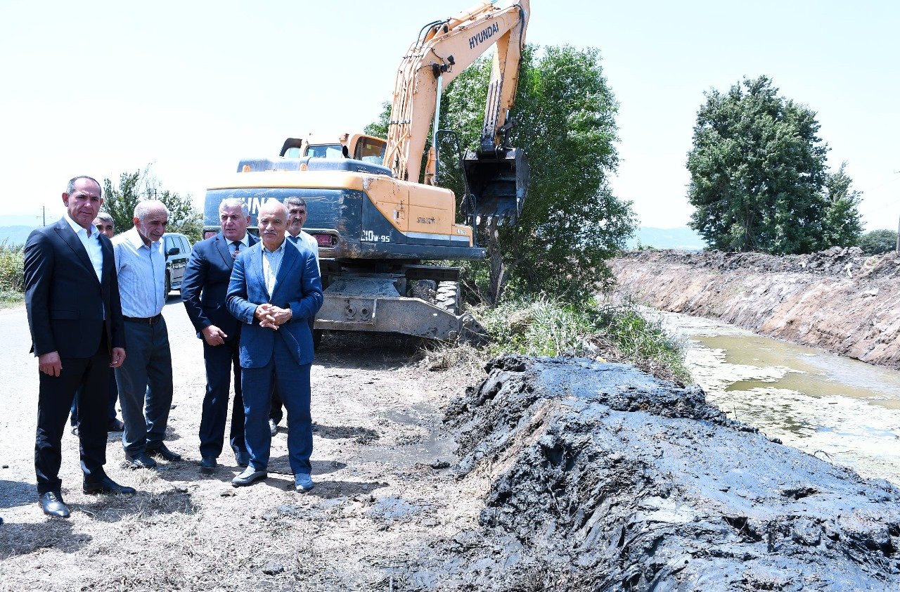 Masallı rayonunda çay və suaparıcı kanalların təmizlənməsi ilə bağlı işlər görülür