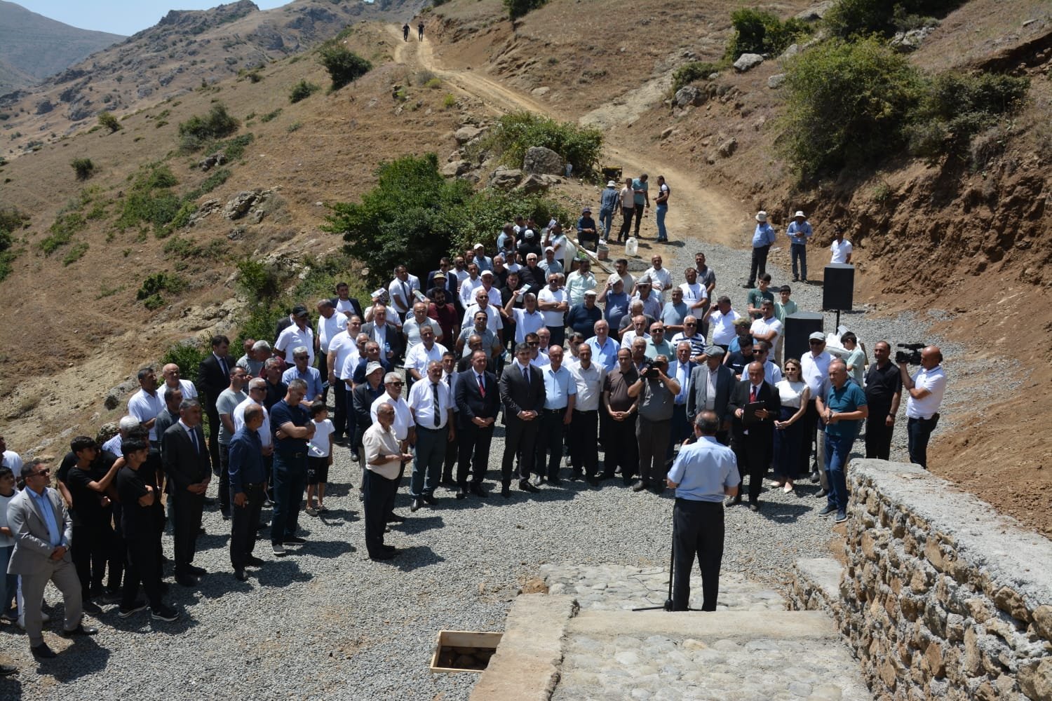 LERİKDƏ "BUZEYİR MAĞARALAR KƏNDİNİN" TURUST DAYANACAQ MƏNTƏQƏSİNİN TƏMƏLQOYMA MƏRASİMİ KEÇİRİLDİ