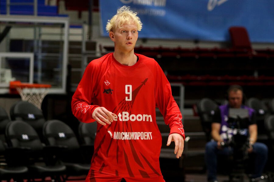 Fransada saxlanılan basketbolçu Kasatkin şikayətlərdən sonra başqa həbsxanaya köçürülə bilər