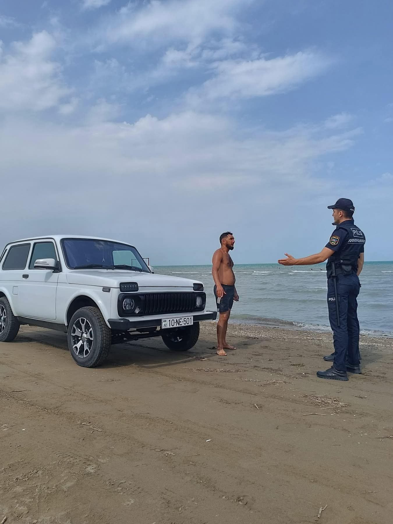 Dəniz sahilinə avtomobillə daxil olmaq təhlükəlidir – Polis maarifləndirir