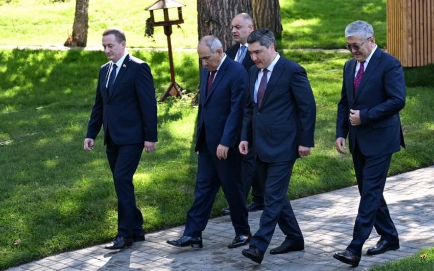 Paşinyan Zəngəzur dəhlizi reallığını qəbul edir - Rusiyanın cəza mexanizmi işə düşür – ŞƏRH Paşinyan Zəngəzur dəhlizi reallığını qəbul edir - Rusiyanın cəza mexanizmi işə düşür – ŞƏRH