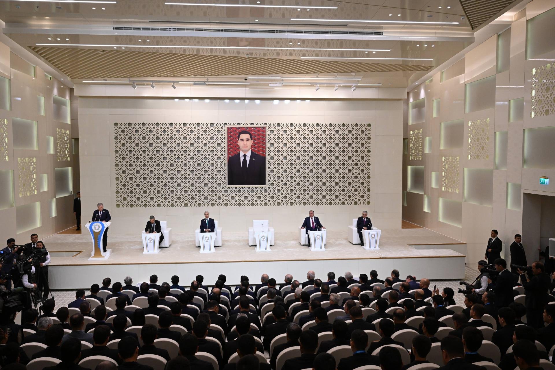 Əli Əsədov Mərkəzi Asiya ölkələri dövlət başçılarının məşvərət görüşünə hazırlıq iclasında iştirak edib Əli Əsədov Mərkəzi Asiya ölkələri dövlət başçılarının məşvərət görüşünə hazırlıq iclasında iştirak edib