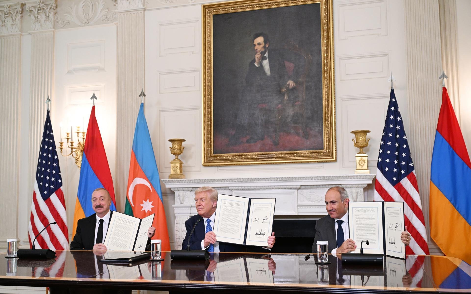 İlham Əliyev, Donald Tramp, Nikol Paşinyan Birgə Bəyannaməni imzalayıb - YENİLƏNİB, TAM MƏTN