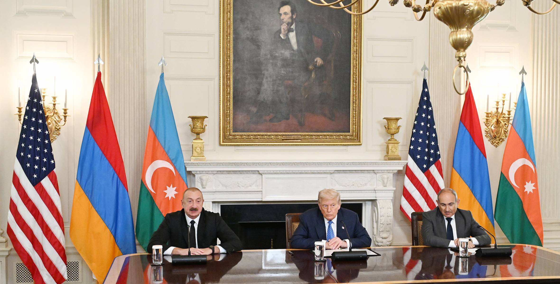 Prezident İlham Əliyevin Ağ Evdə mətbuata bəyanatla çıxışı və Azərbaycan media nümayəndələrinə verdiyi müsahibə