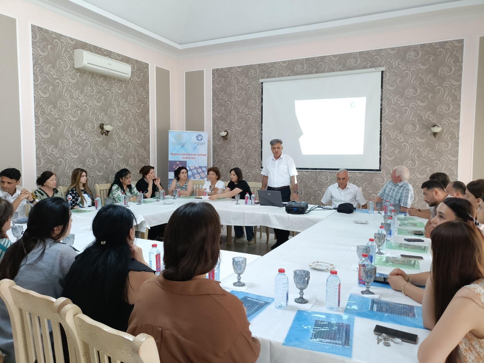 Sosial şəbəkələrdə təhlükəsizlik və uşaq hüquqları gündəmə gətirildi - FOTOLAR