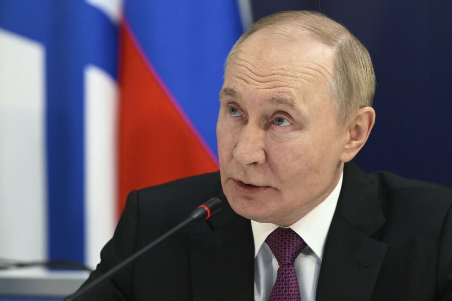 Peskov: Saat qurşağının dəyişməsi ilə əlaqədar Putinin iş günü iki gün davam edəcək