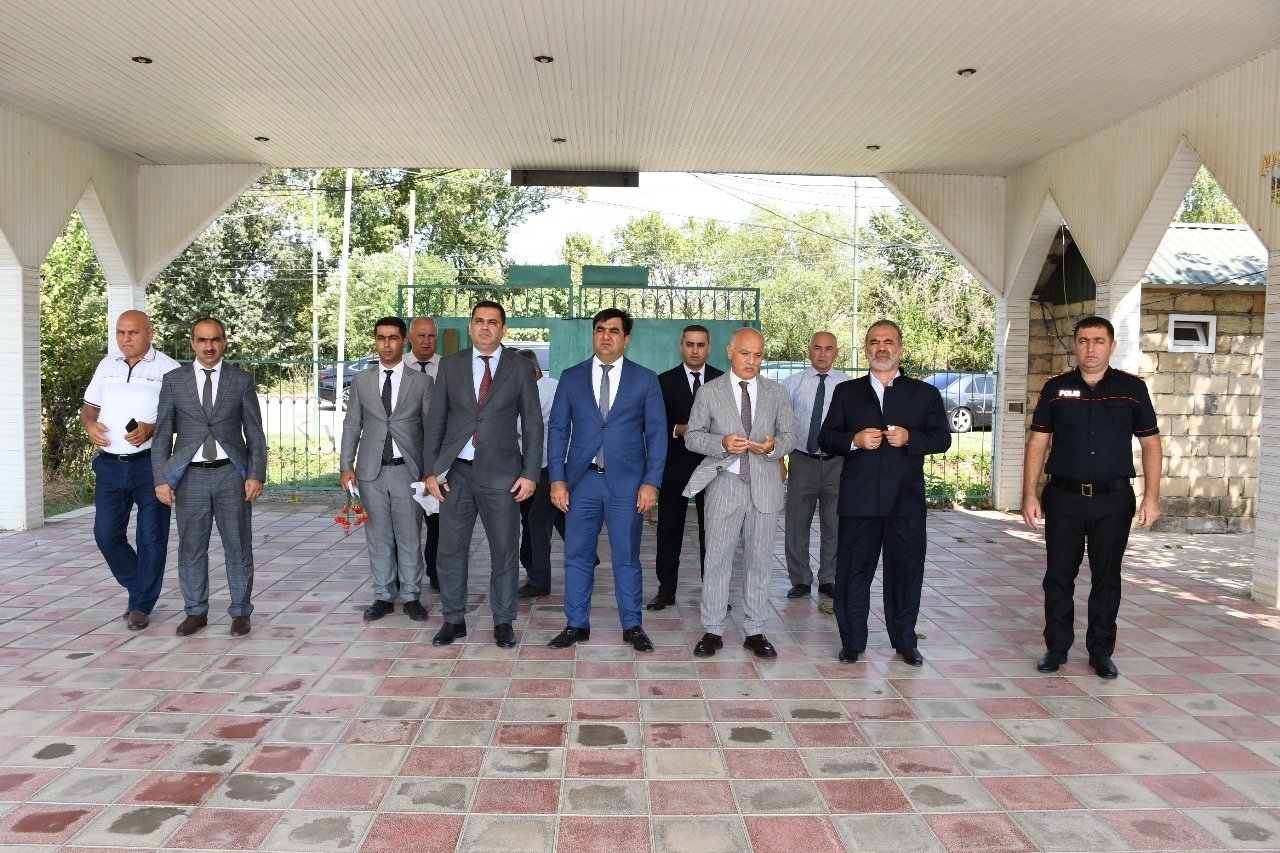 Masallının Xıl kəndində şəhid məzarları rayon rəhbəri tərəfindən ziyarət olundu