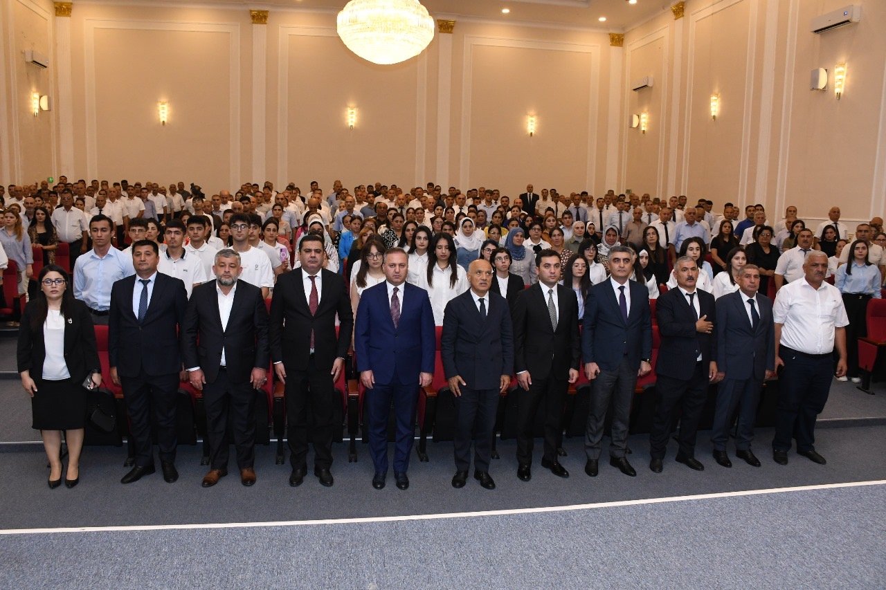 Masallıda Ali məktəblərə yüksək balla qəbul olmuş abituriyentlərlə görüş