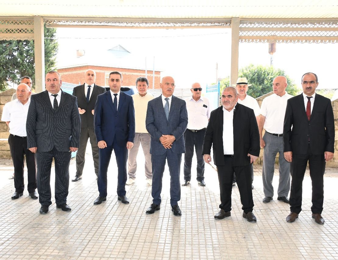 Masallının Köhnə Alvadı kəndində şəhid məzarları rayon rəhbəri tərəfindən ziyarət olundu
