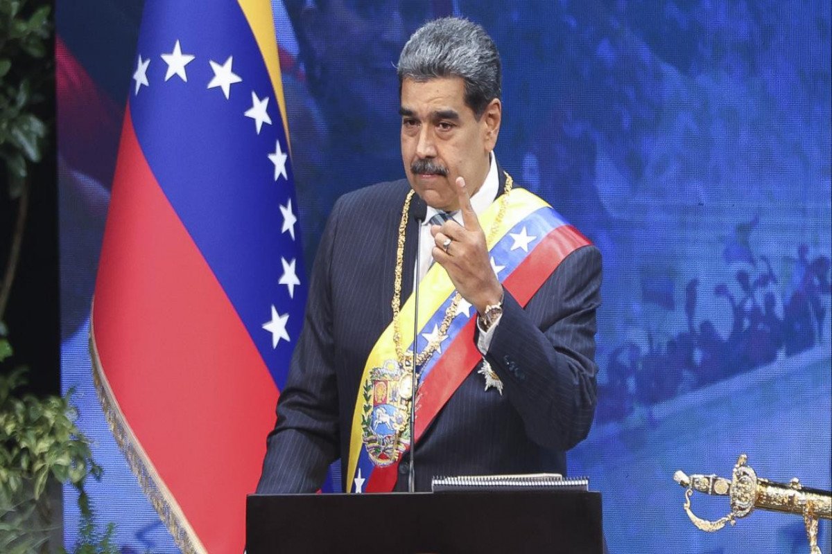 Maduro Kolumbiya ilə sərhədə 25 min hərbçi yerləşdirməyi əmr edib