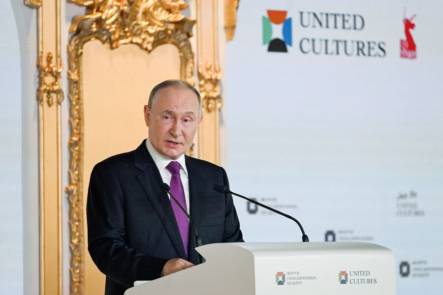 Putin mədəniyyətin ən vacib vəzifəsi adlandırıb