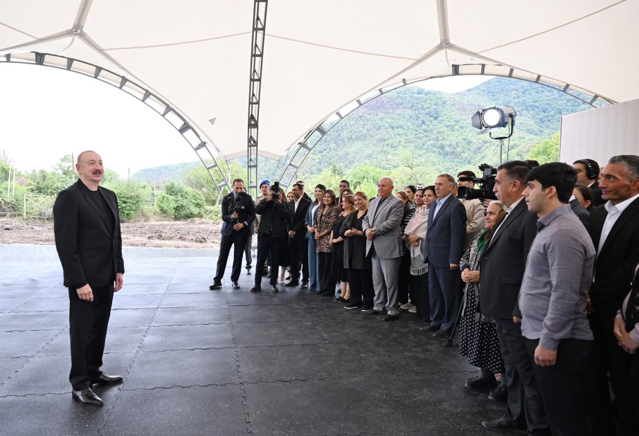 Prezident Badarada sakinlərlə görüşdü