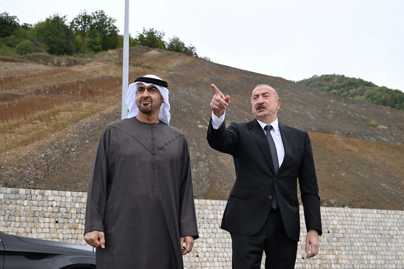 Azərbaycan və BƏƏ prezidentləri Daşaltı kəndinin fonunda şəkil çəkdiriblər