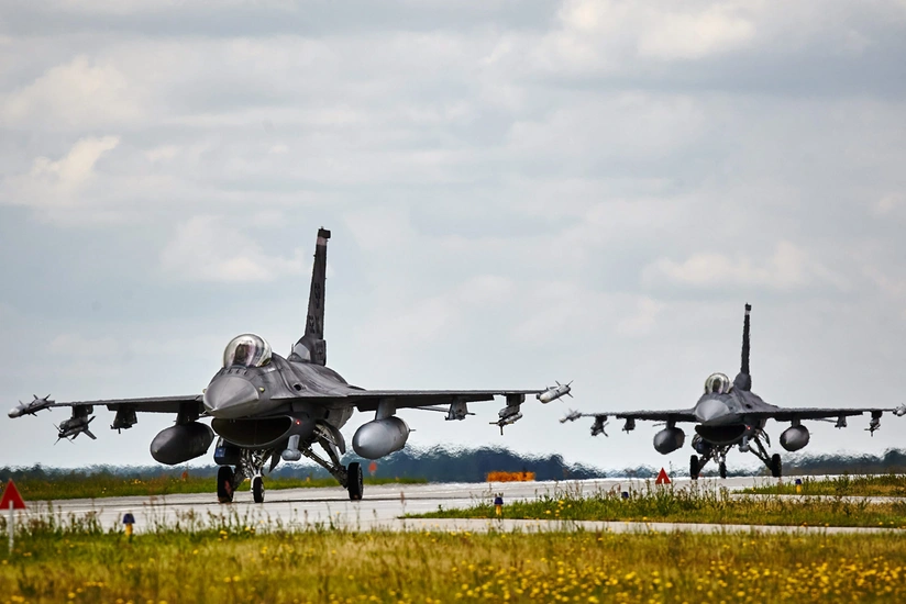Polşada "F-16"nın atdığı raket yaşayış binasına dəyib