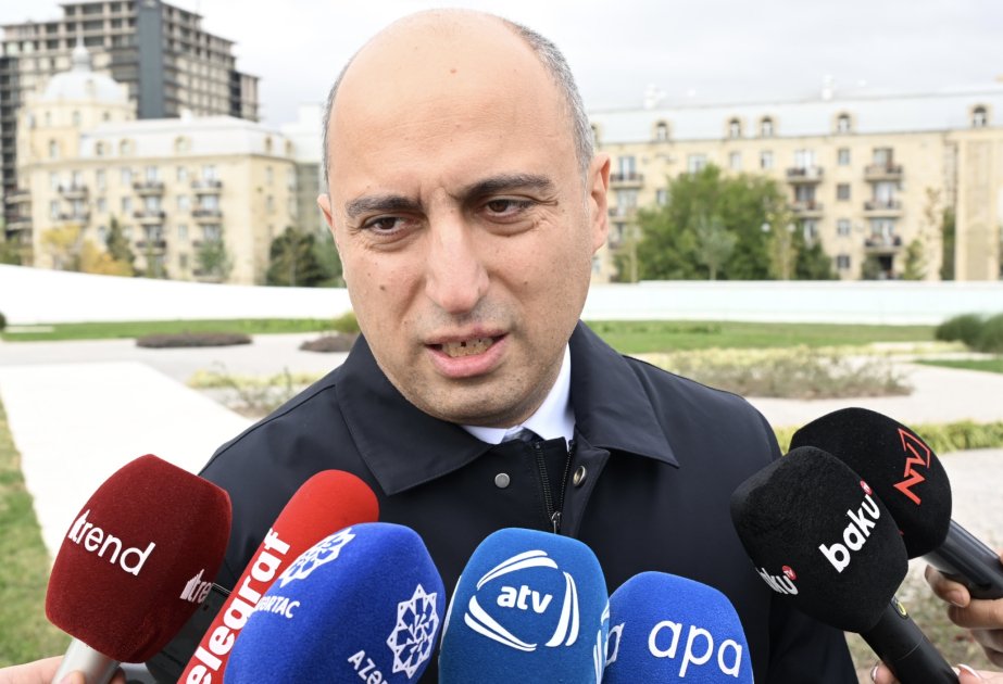 Nazirdən dərs vəsaitlərini pulnan satan müəllimlərə XƏBƏRDARLIQ
