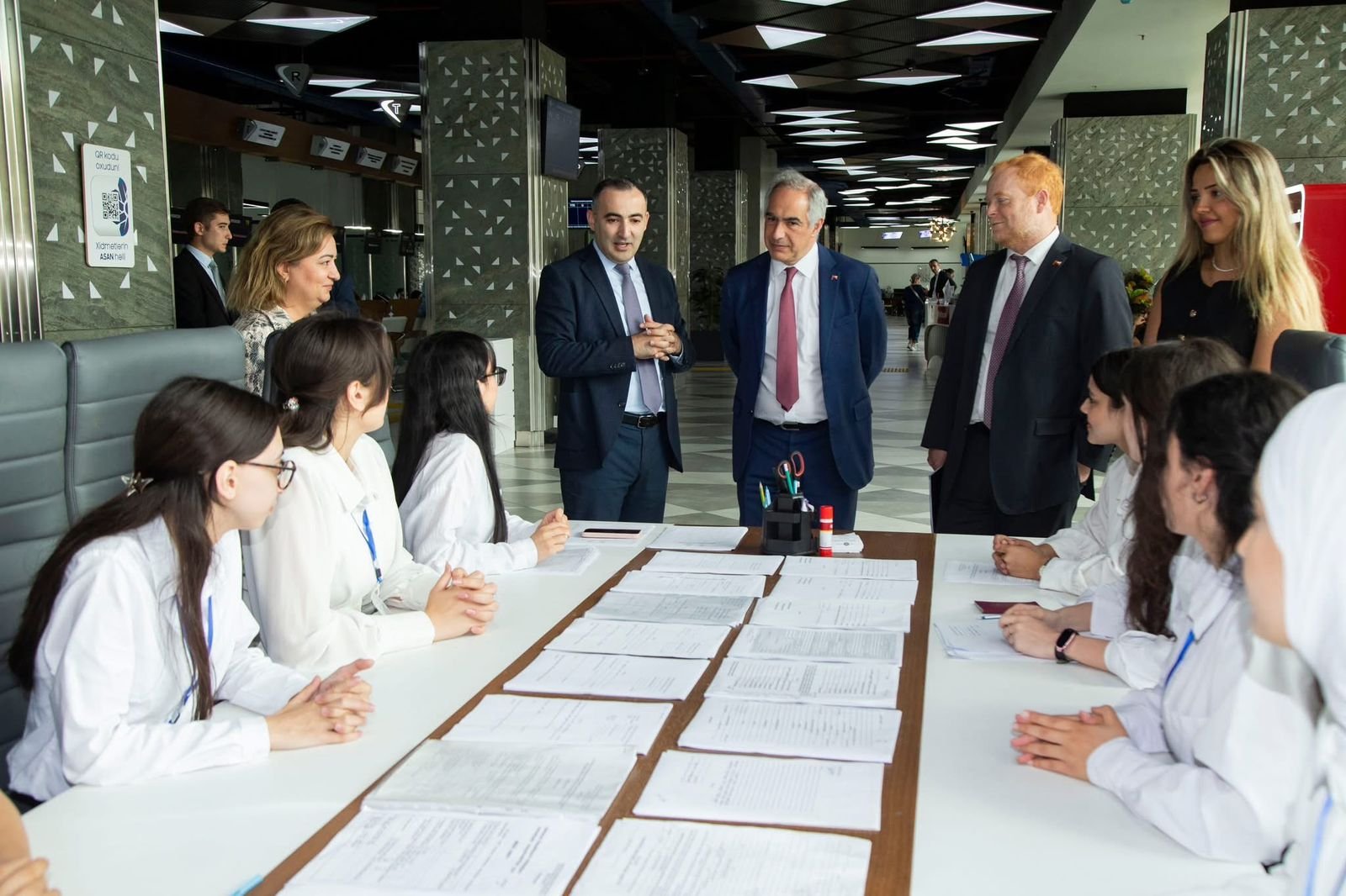 Çilidən olan parlamentarilər “ASAN xidmət”də