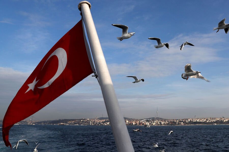 Türkiyə Ukraynada sülh üçün daha çox məsuliyyət daşımağa hazır olduğunu bildirib