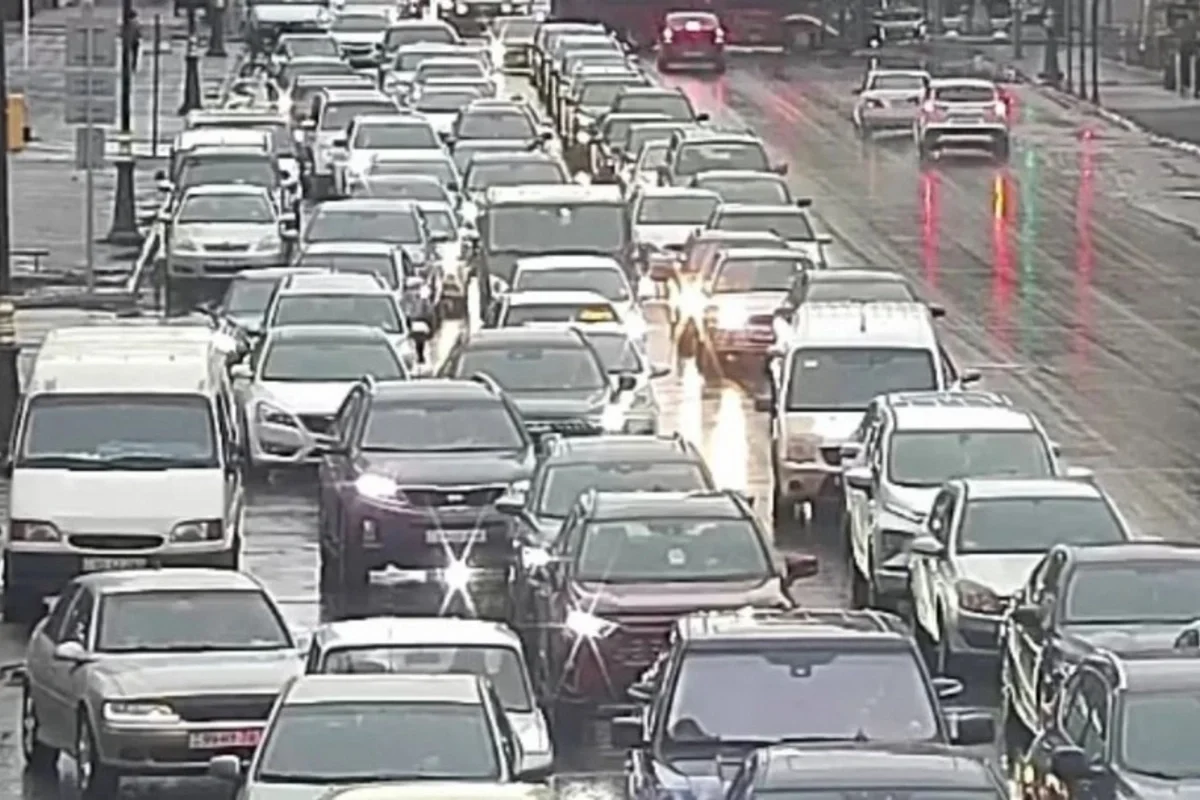 13 küçə və prospektdə sıxlıq müşahidə olunur