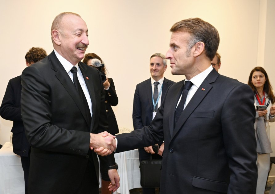 İlham Əliyev Makronla görüşdü