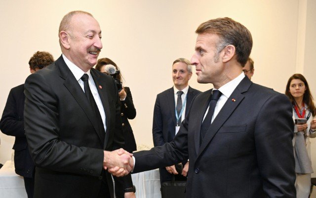 İlham Əliyev Kopenhagendə Emmanuel Makronla görüşüb