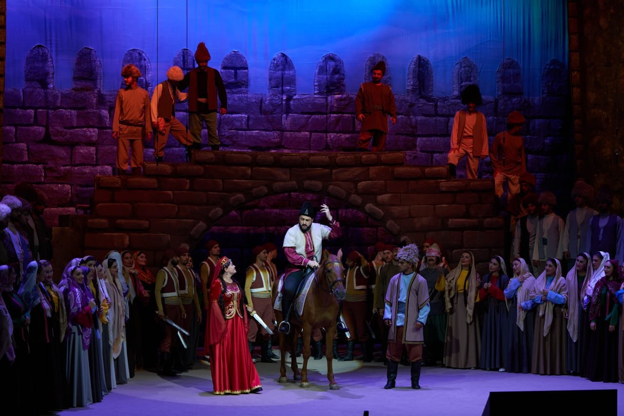 Yusif Eyvazovun Üzeyir Hacıbəylinin “Koroğlu” operasındakı əsrarəngiz ifası milli opera üçün yeni dövrün başlanğıcıdır