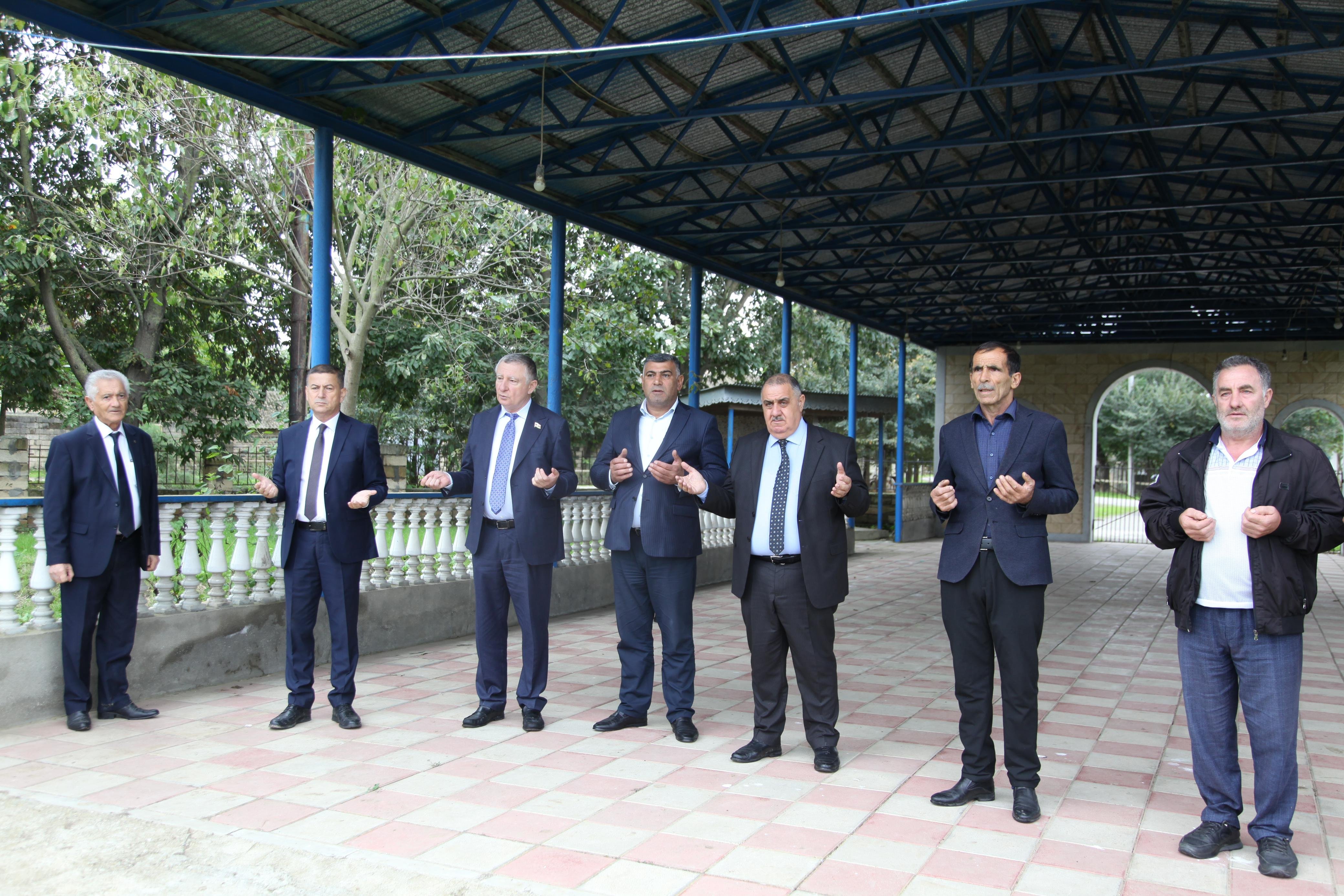 Millət vəkili Məşhur Məmmədov Viləş kəndində şəhid ailələri ilə görüşüb