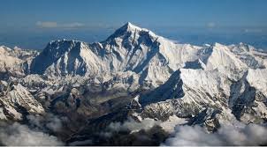 EVERESTDƏ ÇIXILMAZ VƏZİYYƏTDƏ QALAN 900 NƏFƏR XİLAS EDİLİB
