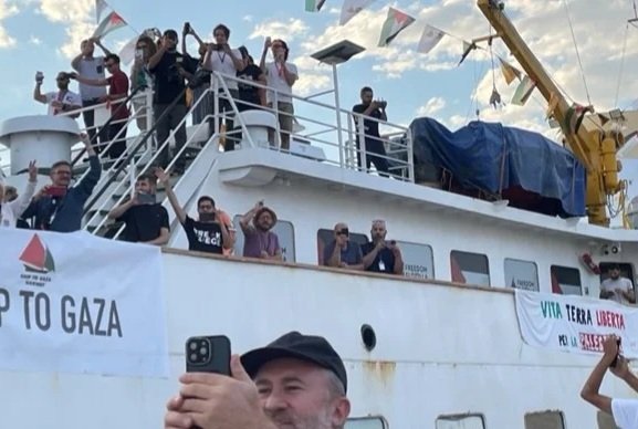 İsrail Qəzza zolağına gedən yeni donanmanın gəmisini dayandırıb