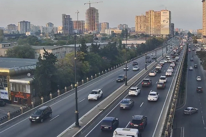 Bakıda 12 istiqamətdə nəqliyyatın sıxlığı müşahidə edilir