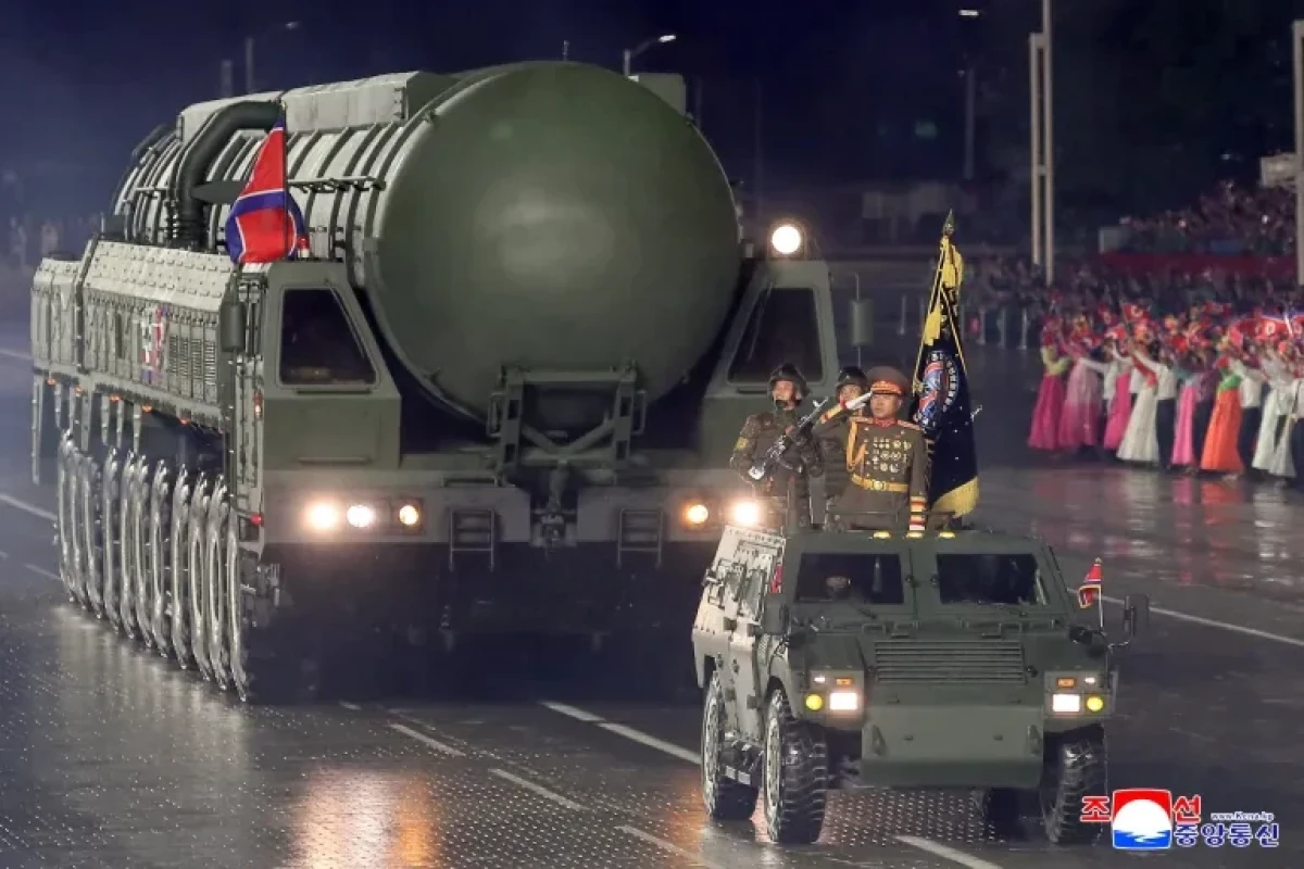 Şimali Koreya hərbi paradda qitələrarası ballistik raketini nümayiş etdirib