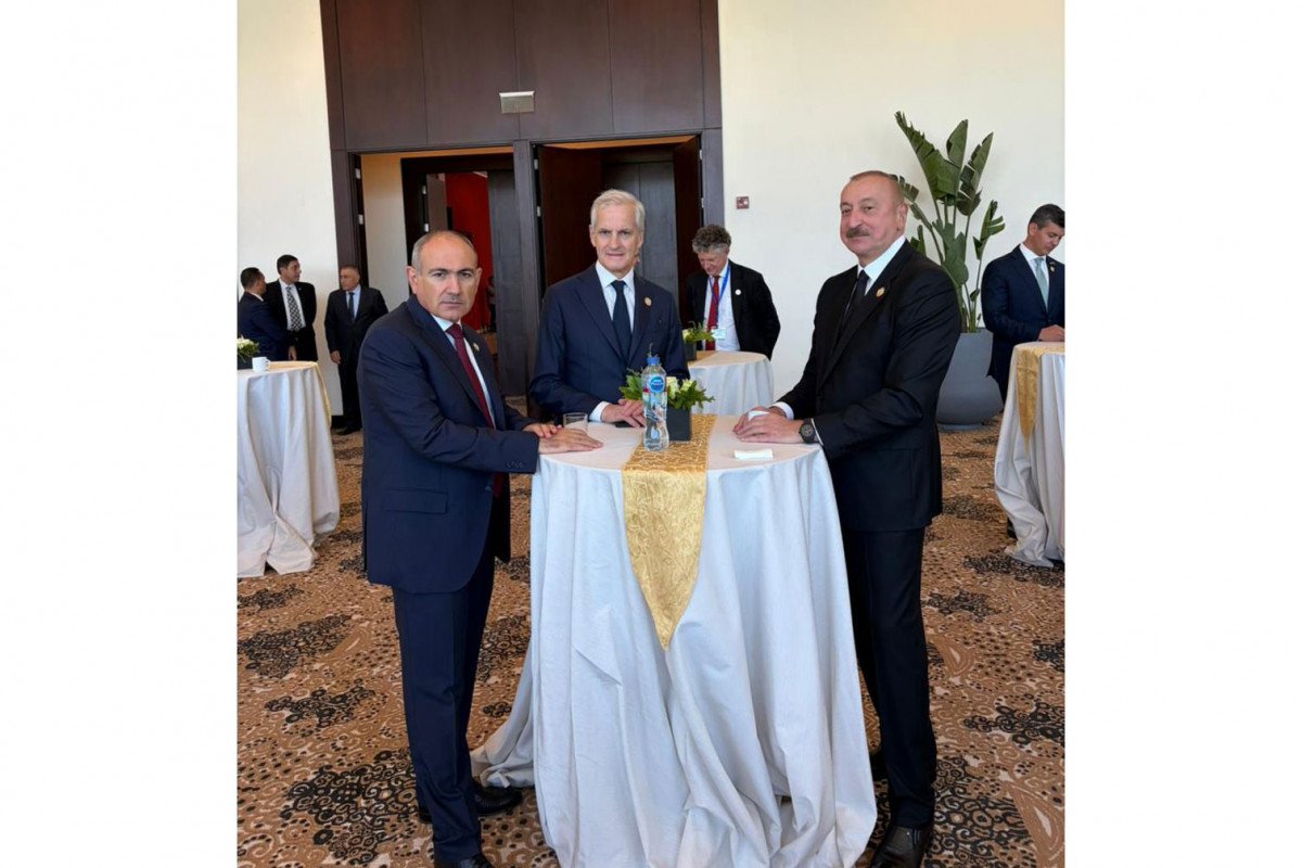 Prezident İlham Əliyev Misirdə Nikol Paşinyanla söhbətləşib - FOTO 