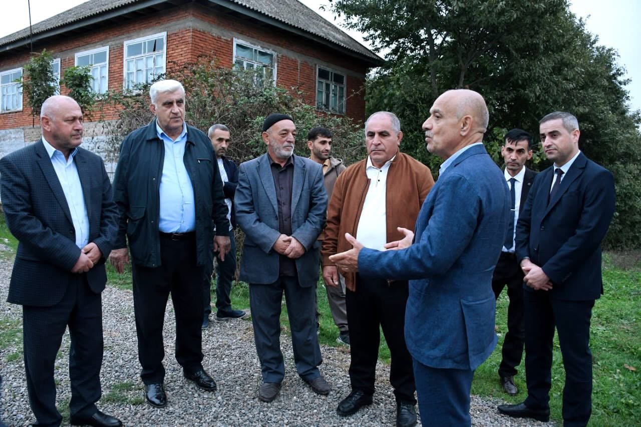 Masallıda rayon rəhbəri Sığdaş ərazisində asfalt örtüyü döşənmiş küçələrə baxış keçirmişdir