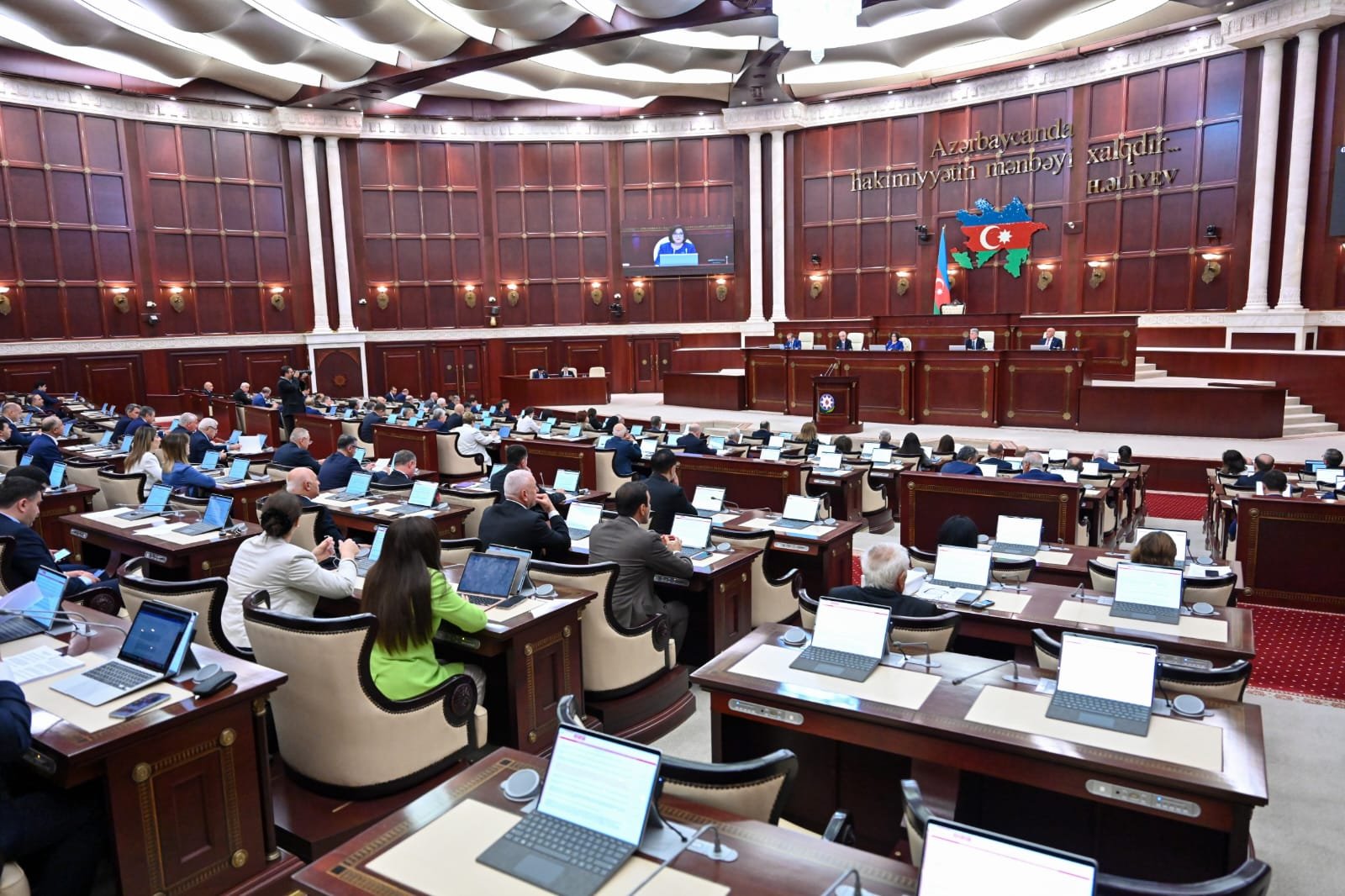 Milli Məclisin plenar iclası başlayıb, gündəlikdə 7 məsələ var